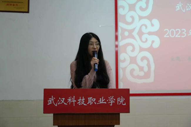 展示主持風采，亮出青春底牌