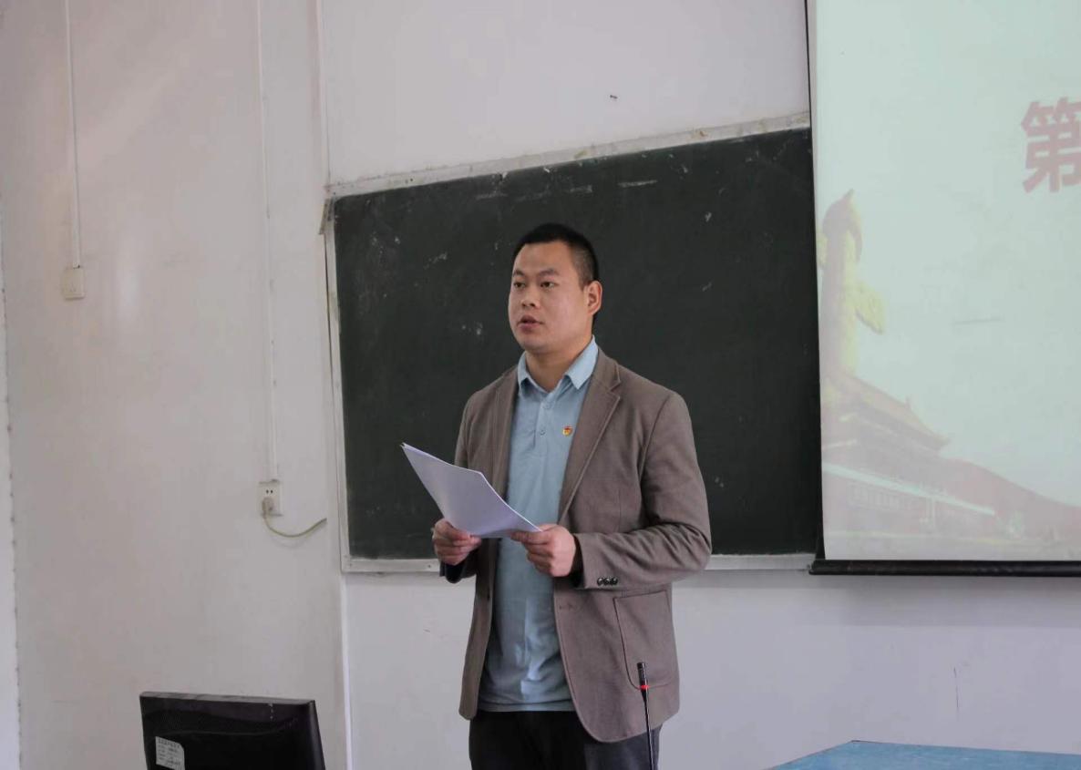 我校團(tuán)委舉辦第三期團(tuán)課結(jié)業(yè)典禮暨入團(tuán)儀式