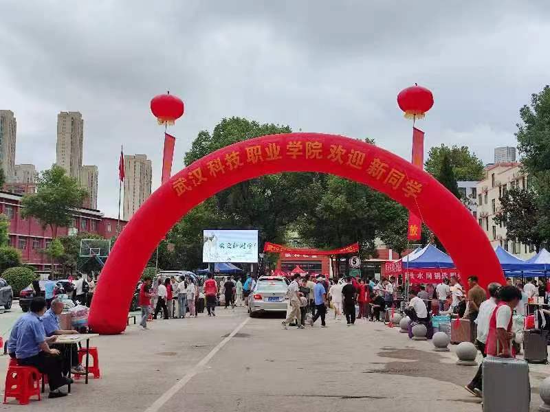 我校順利開展迎接2023級新生報道工作