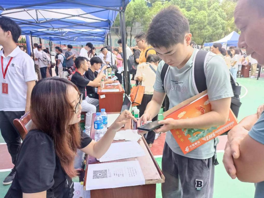 我校順利開展迎接2023級新生報道工作 我校順利開展迎接2023級新生報道工作