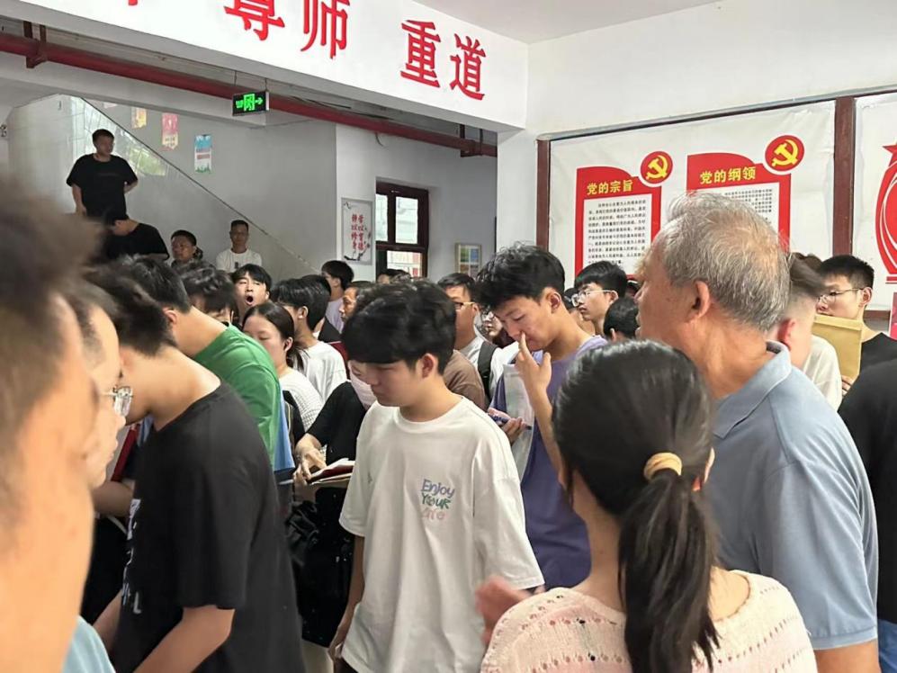 我校順利開展迎接2023級新生報道工作 我校順利開展迎接2023級新生報道工作