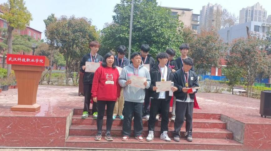 青春“籃”不住，熱血不止步 —武漢科技職業學院第十八屆“希望杯”籃球賽閉幕