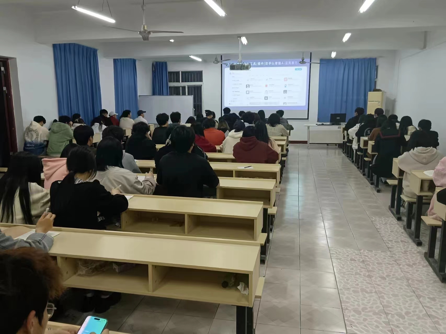 賡續雷鋒精神，爭做志愿先鋒