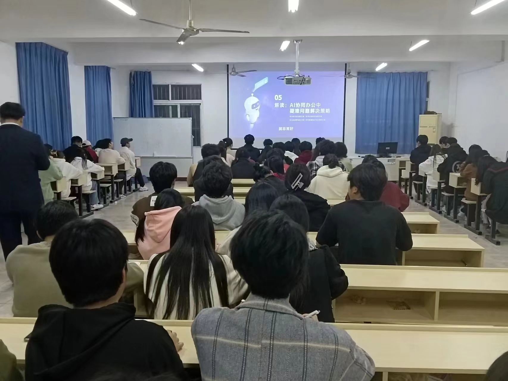 賡續雷鋒精神，爭做志愿先鋒