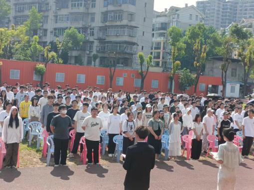 燃五四薪火，揚(yáng)青春風(fēng)采