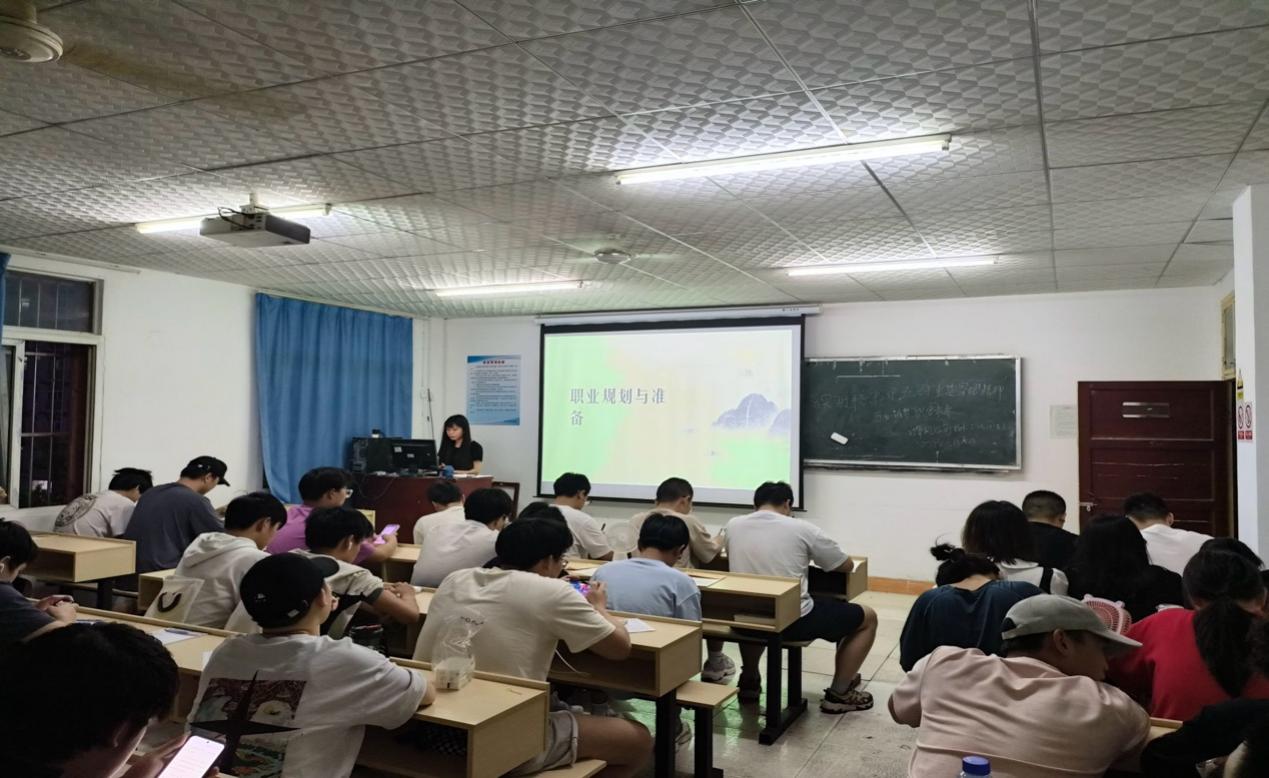 “落實習近平總書記重要寄語精神--匠心筑夢 職啟未來”主題團日活動