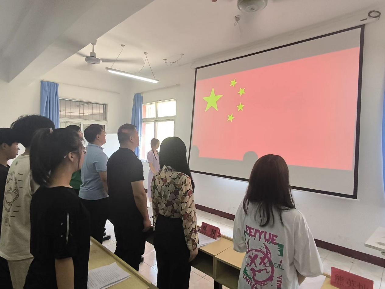 青春心向黨，奮斗新征程 ——武漢科技職業(yè)學(xué)院第五期團(tuán)課結(jié)業(yè)典禮暨入團(tuán)儀式