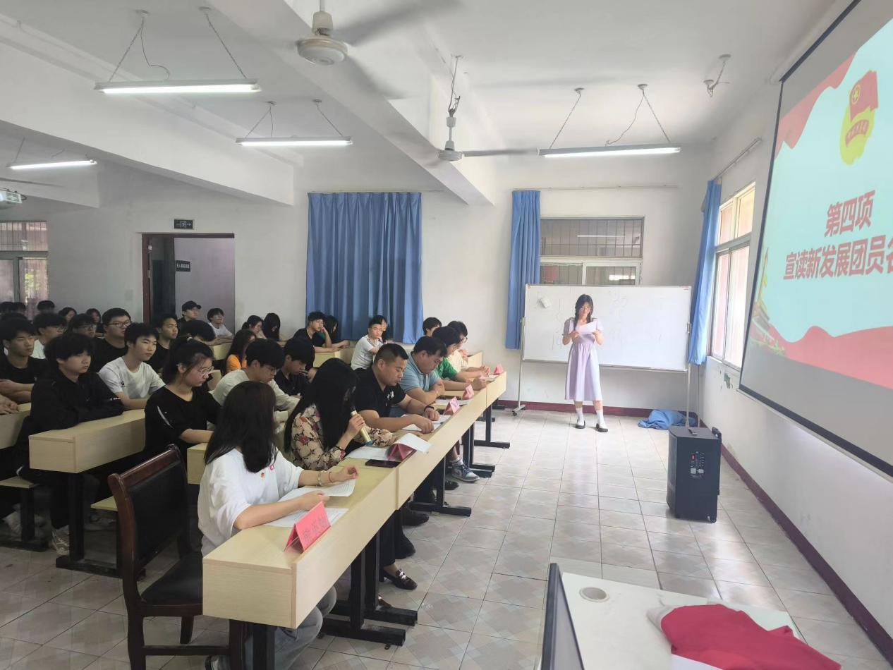 青春心向黨，奮斗新征程 ——武漢科技職業(yè)學(xué)院第五期團(tuán)課結(jié)業(yè)典禮暨入團(tuán)儀式