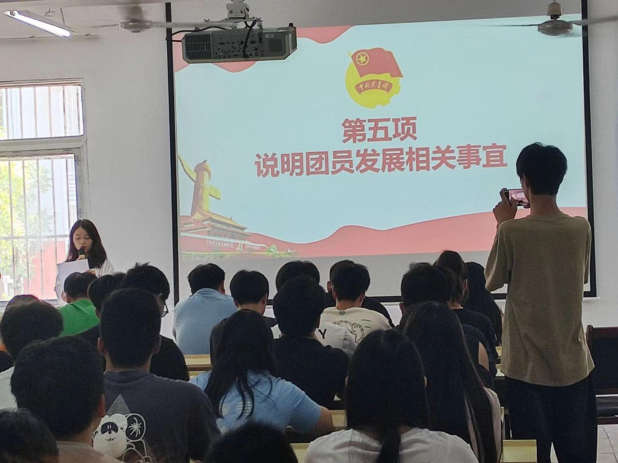 青春心向黨，奮斗新征程 ——武漢科技職業(yè)學(xué)院第五期團(tuán)課結(jié)業(yè)典禮暨入團(tuán)儀式