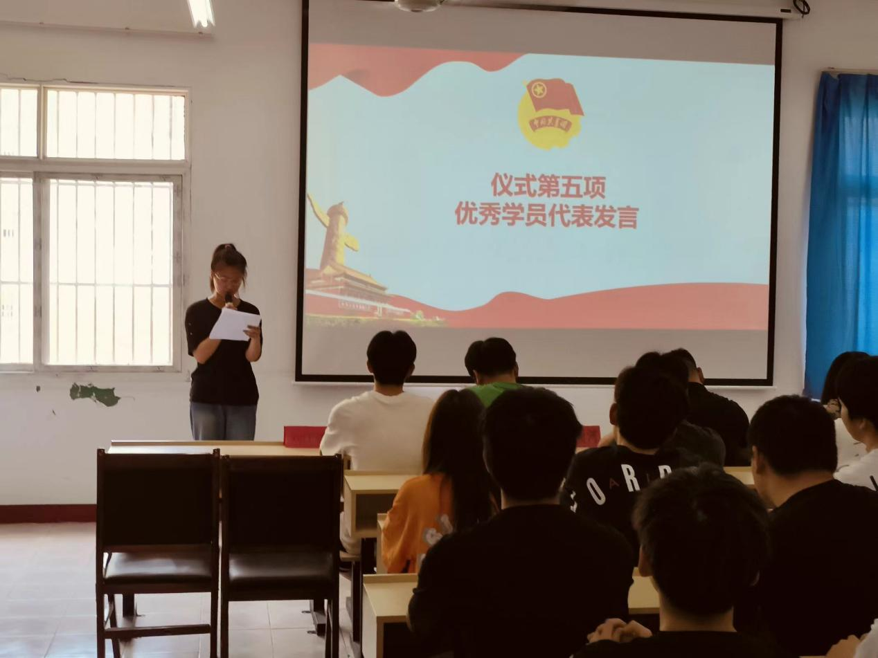 青春心向黨，奮斗新征程 ——武漢科技職業(yè)學(xué)院第五期團(tuán)課結(jié)業(yè)典禮暨入團(tuán)儀式