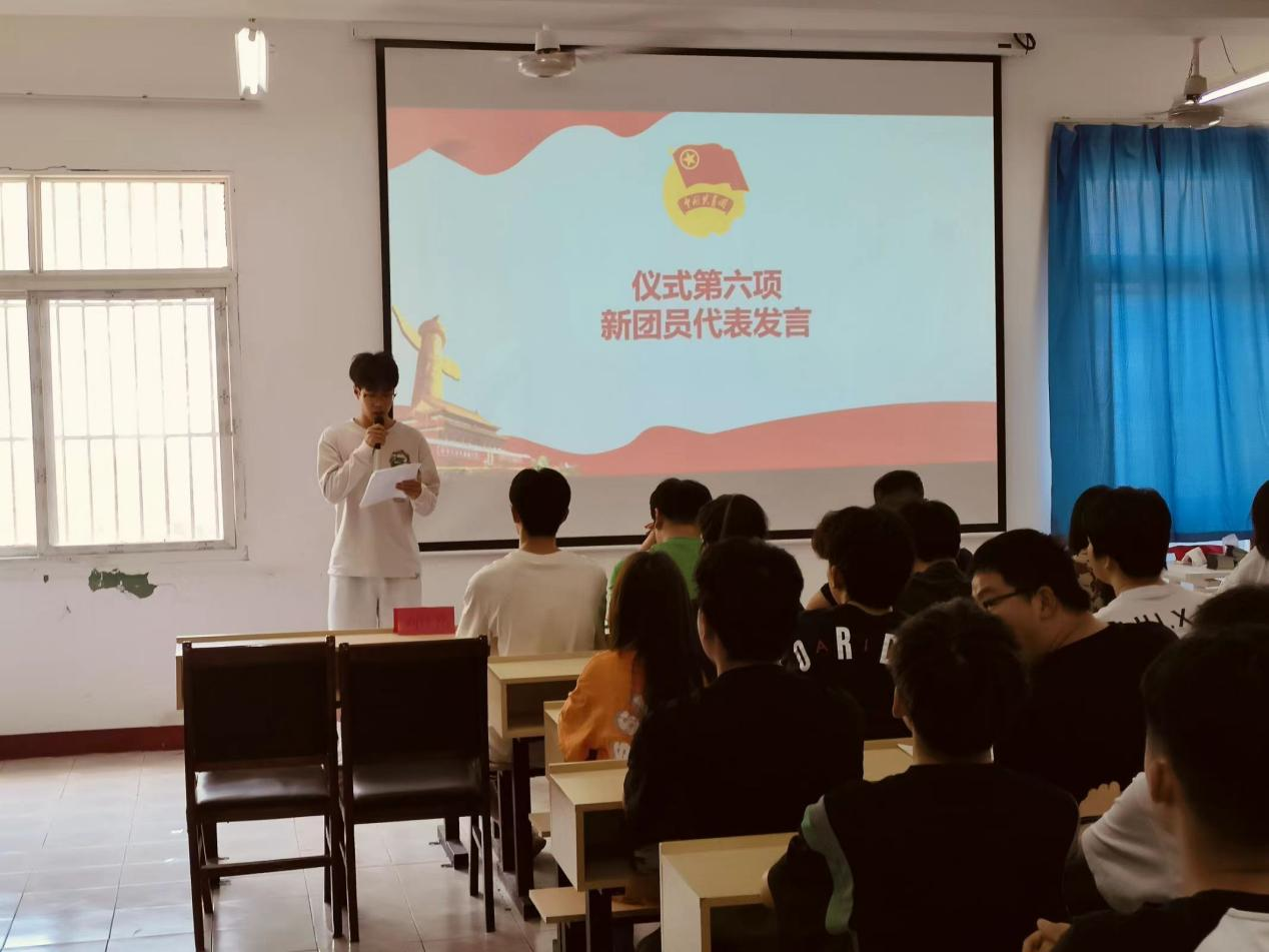 青春心向黨，奮斗新征程 ——武漢科技職業(yè)學(xué)院第五期團(tuán)課結(jié)業(yè)典禮暨入團(tuán)儀式