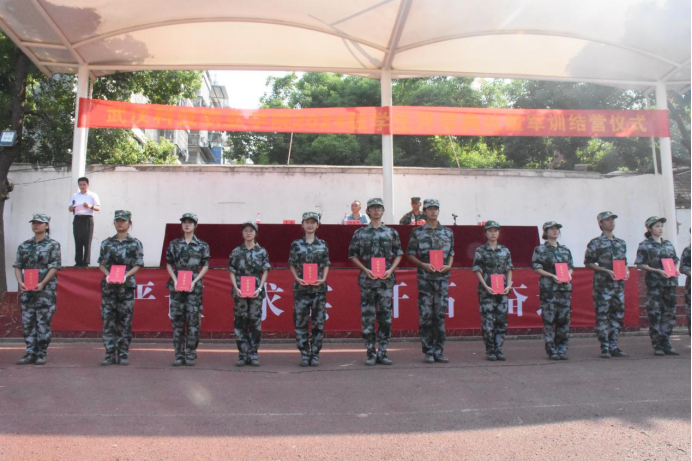 武漢科技職業學院舉行2024級新生開學典禮暨軍訓結營儀式