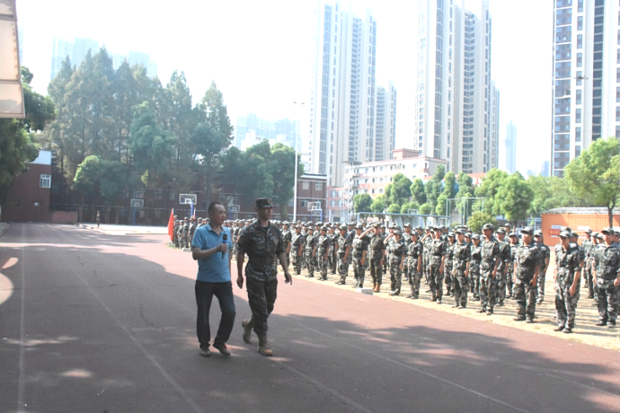 武漢科技職業學院舉行2024級新生開學典禮暨軍訓結營儀式