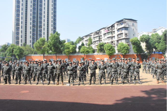 武漢科技職業學院舉行2024級新生開學典禮暨軍訓結營儀式