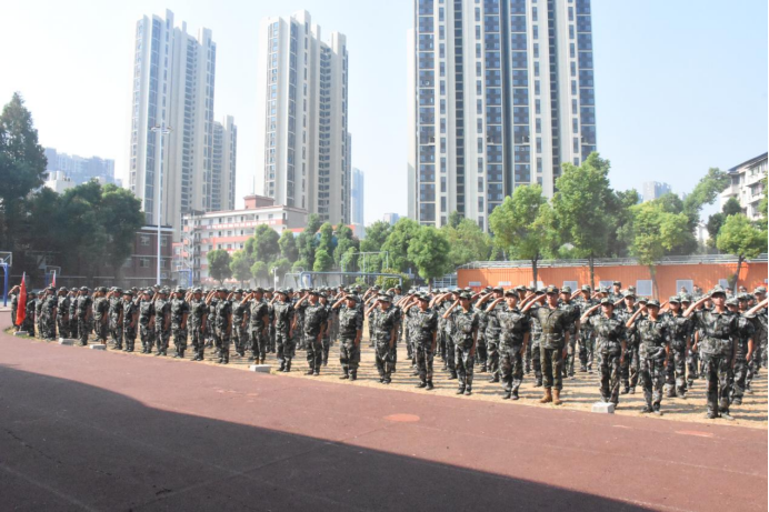 武漢科技職業學院舉行2024級新生開學典禮暨軍訓結營儀式