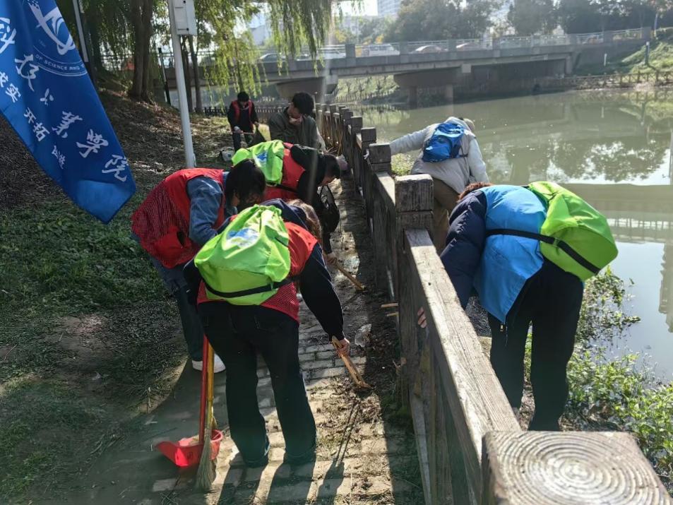 校團委青提志愿服務隊被聘為長江武昌區段民間河湖長