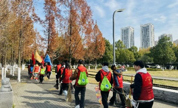 攜手四域聯動健步走，共筑愛河護湖新征程