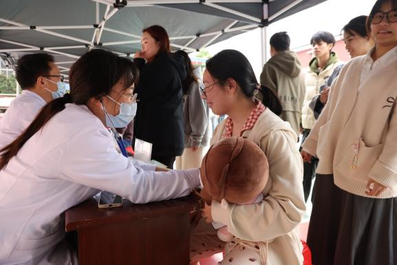 醫校共建,關愛師生健康 醫校共建,關愛師生健康