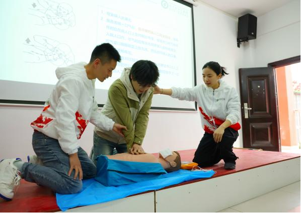 醫校共建,關愛師生健康 醫校共建,關愛師生健康