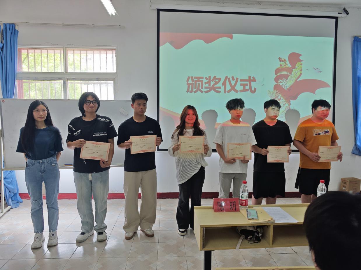 述往知來(lái)?yè)?dān)使命，凝心聚力啟新程