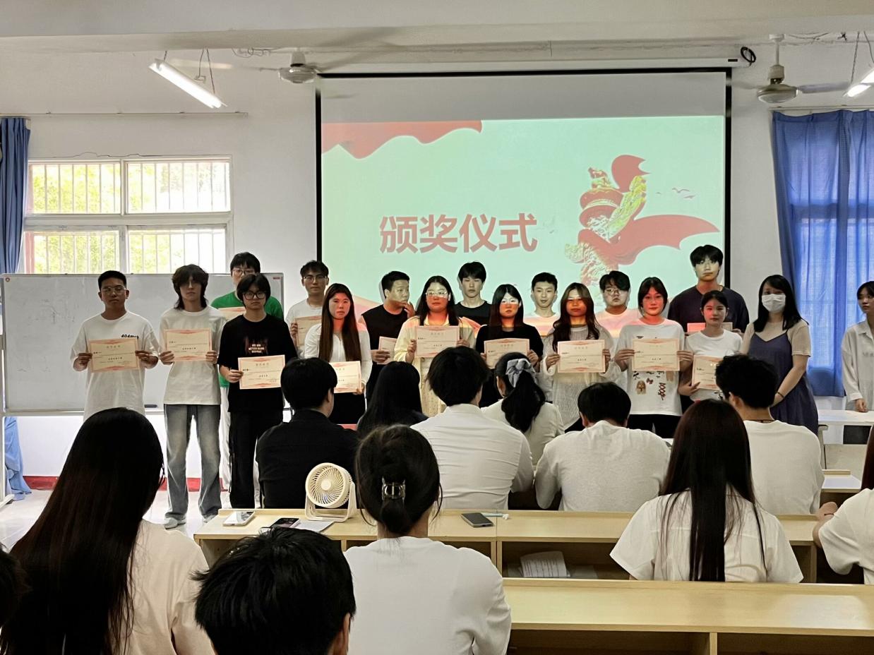 述往知來(lái)?yè)?dān)使命，凝心聚力啟新程