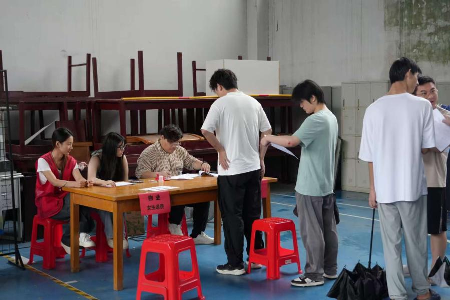 青春啟航 夢想綻放——武漢科技職業學院2025屆畢業季