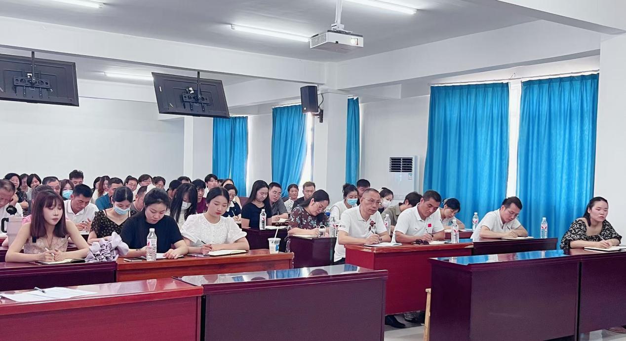 總結(jié)過往明方向，展望未來啟新程 ——武漢科技職業(yè)學(xué)院2024-2025學(xué)年教職工大會順利召開