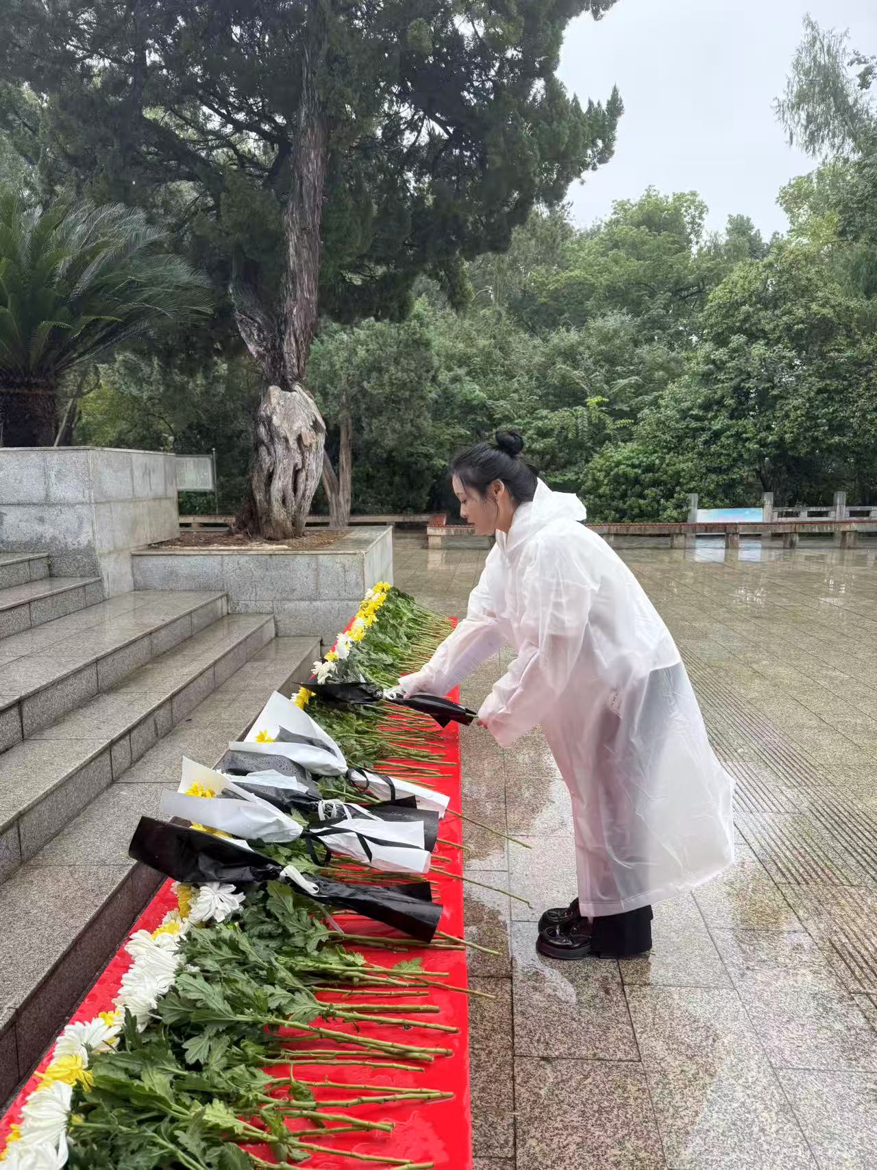 風雨寄哀思，精神永傳承 ——我院師生赴施洋烈士陵園開展祭掃活動
