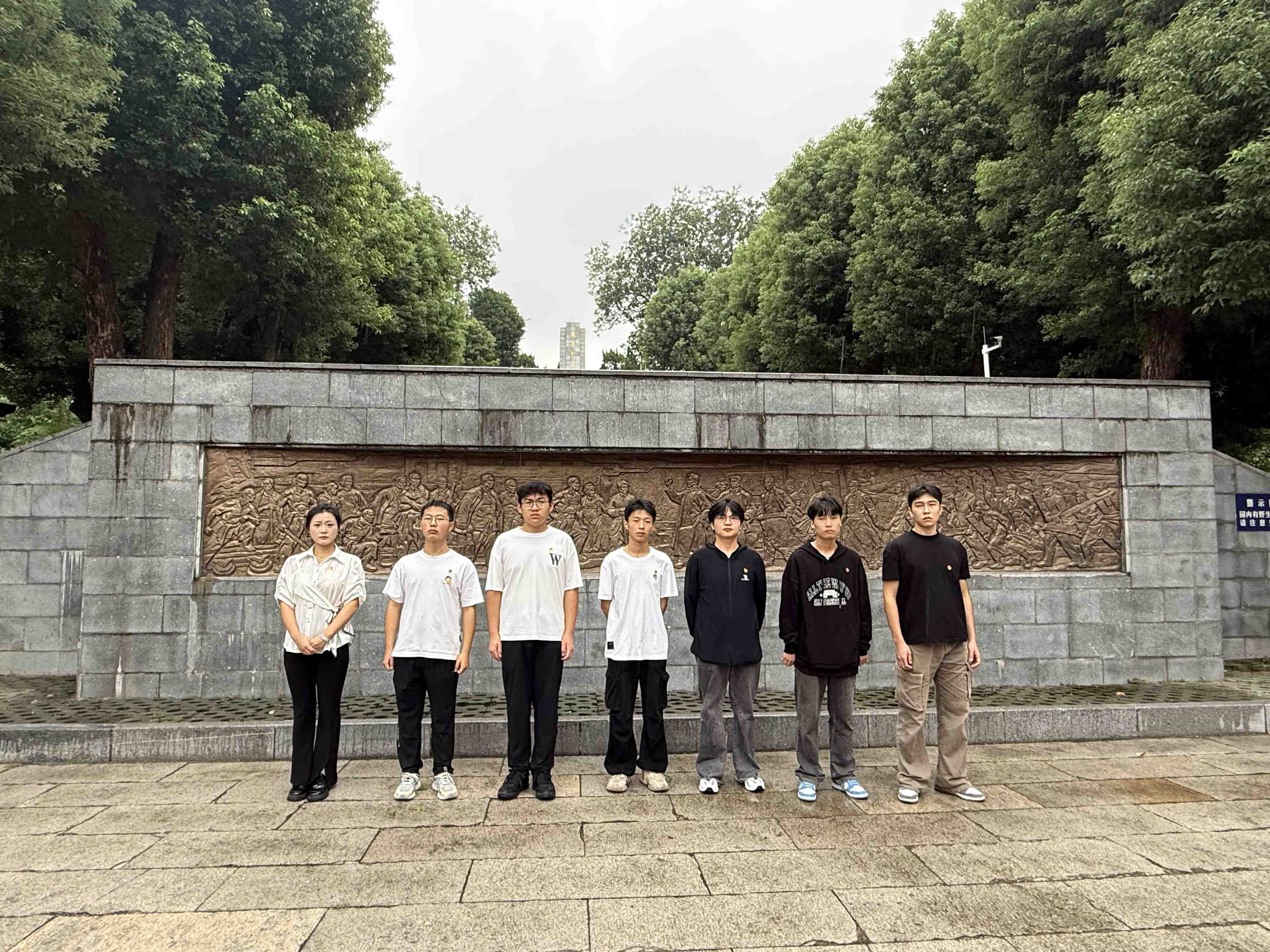 風雨寄哀思，精神永傳承 ——我院師生赴施洋烈士陵園開展祭掃活動