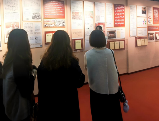 探尋真理之光 汲取奮進(jìn)力量——我院師生前往華中師范大學(xué)參觀“信仰之光——馬克思主義文獻(xiàn)典藏展”