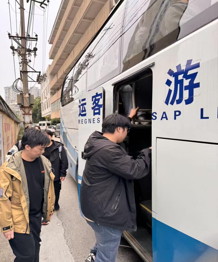 青春盛放 夢想啟航——武漢科技職業學院2023級學生赴武漢華僑城實業發展有限公司開展崗位實習