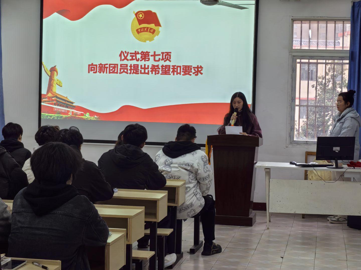 青春向團，奮斗強國 ——武漢科技職業學院第八期新發展團員入團儀式