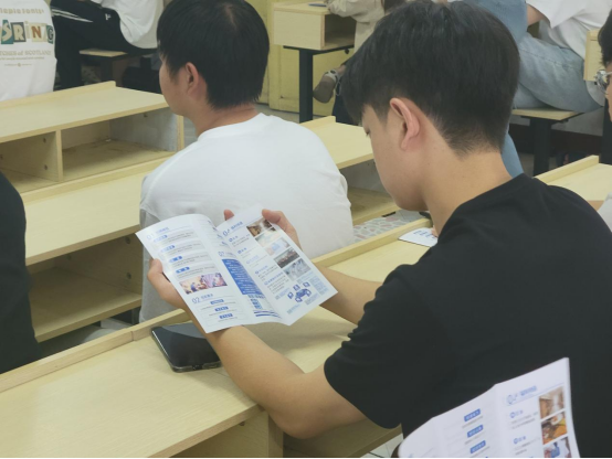 學校攜手美的集團舉行2025年秋季崗位實習企業宣講會