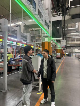 我院2023級輔導員赴美的集團走訪看望實習學生
