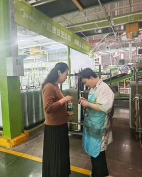 我院2023級輔導員赴美的集團走訪看望實習學生