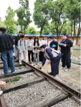 我院鐵道機車運用與維護專業(yè)開展《鐵道概論》課程實訓活動