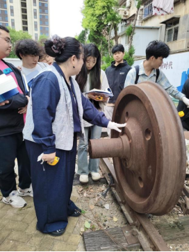 我院鐵道機車運用與維護專業(yè)開展《鐵道概論》課程實訓活動