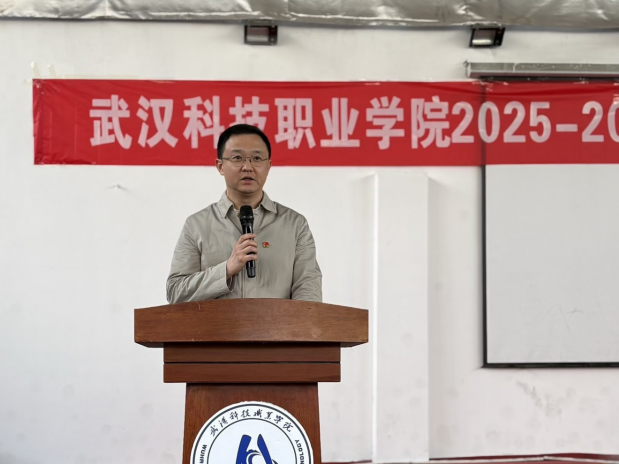 燃五四薪火，耀青春之光 ——武漢科技職業(yè)學(xué)院2025-2026學(xué)年五四表彰暨文藝匯演圓滿(mǎn)舉行