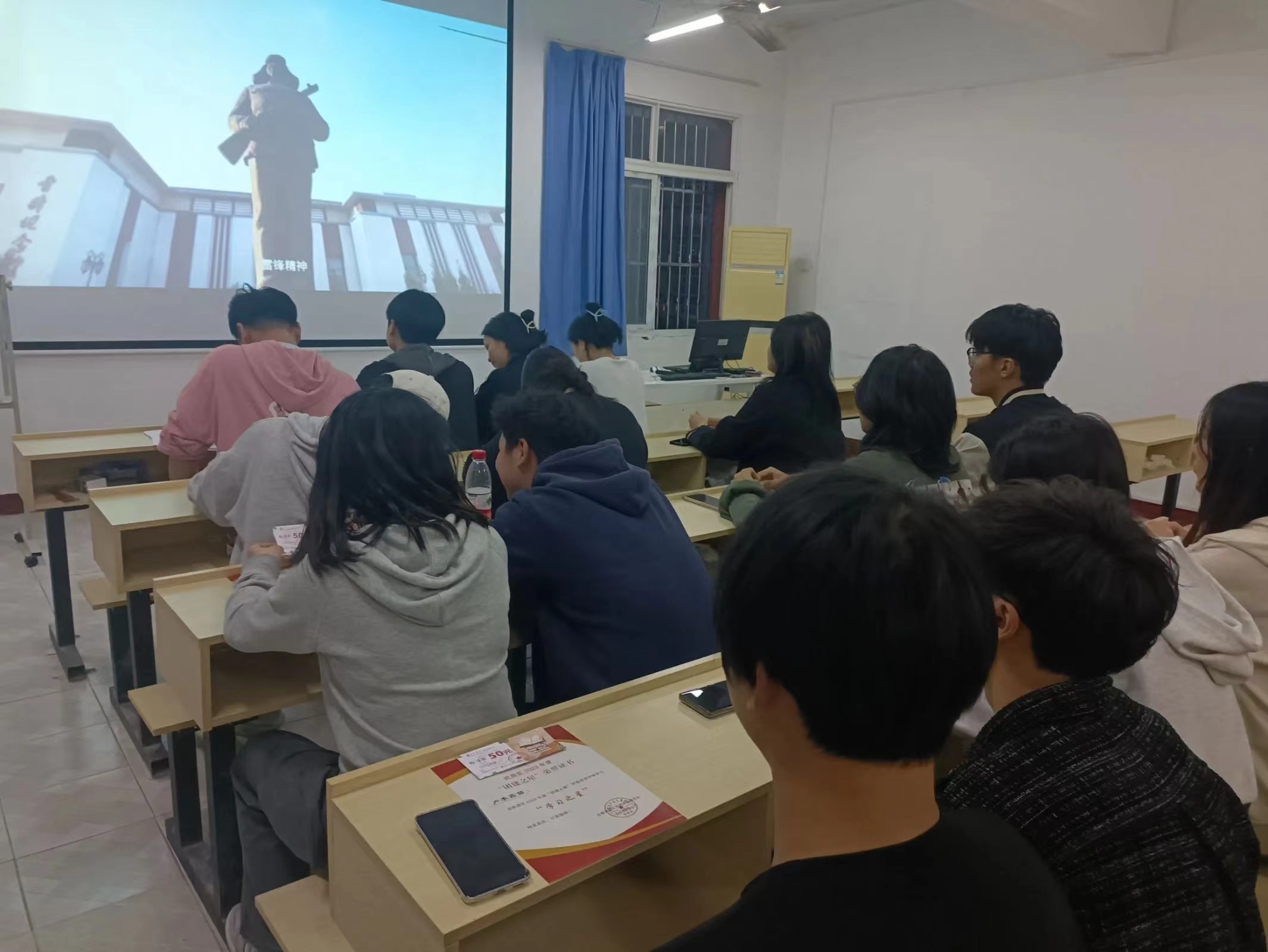 賡續雷鋒精神，爭做志愿先鋒