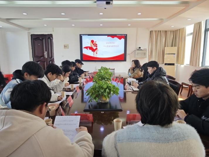 凝聚青春力量，共筑團結夢想 ——武漢科技職業學院24級團組織生活會紀實