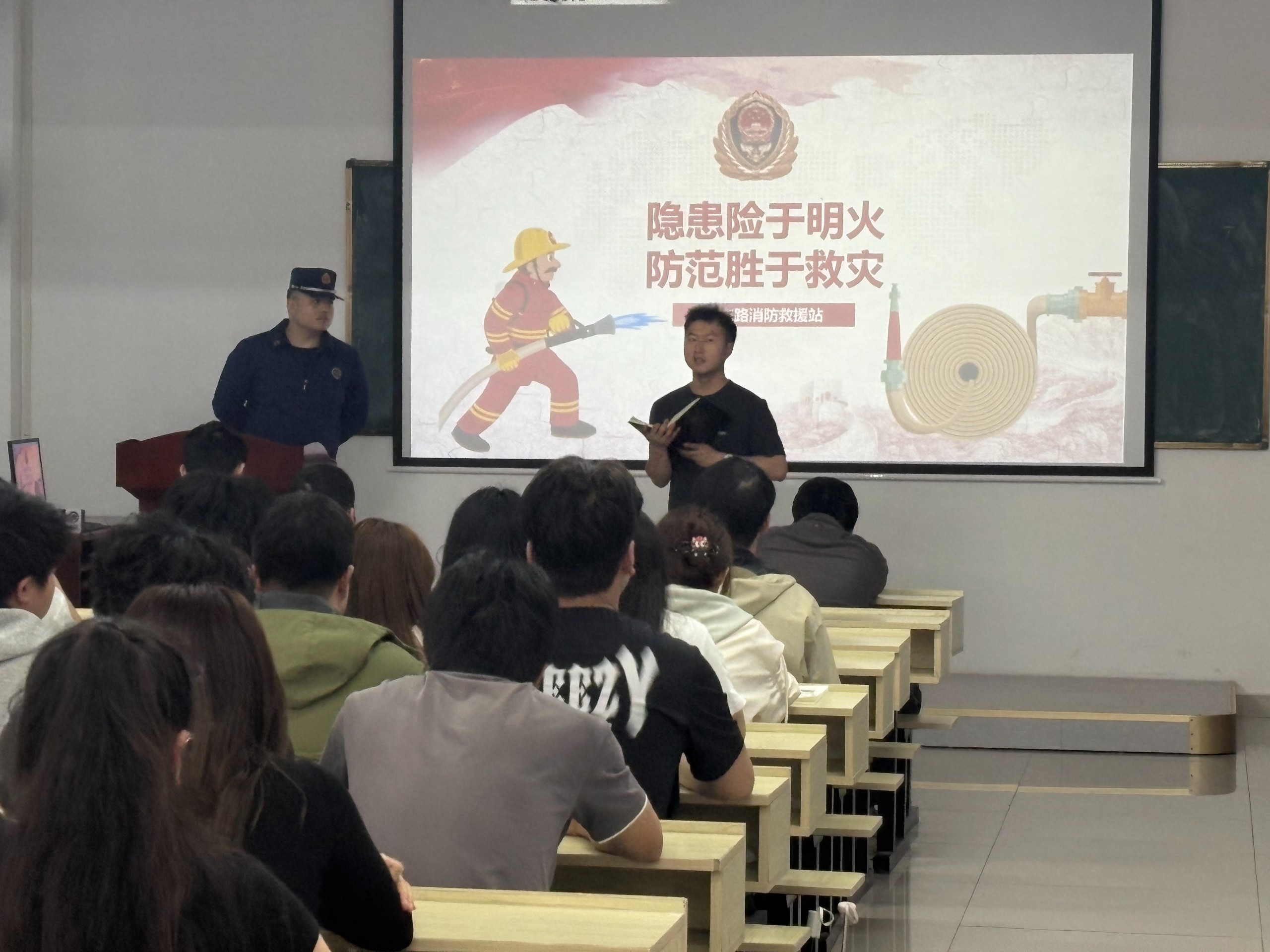 消防演練進校園，筑牢安全“防火墻”