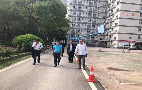 洪山區副區長一行深入學院實地調研 為學院排憂解難 洪山區副區長一行深入學院實地調研 為學院排憂解難