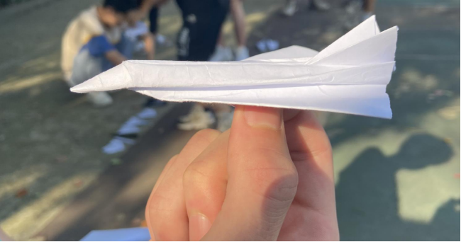 武漢科技職業(yè)學(xué)院成功舉辦了第四屆紙飛機比賽 武漢科技職業(yè)學(xué)院成功舉辦了第四屆紙飛機比賽