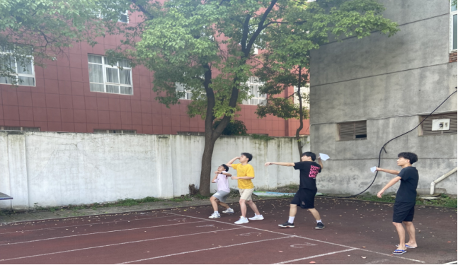 武漢科技職業(yè)學(xué)院成功舉辦了第四屆紙飛機比賽 武漢科技職業(yè)學(xué)院成功舉辦了第四屆紙飛機比賽