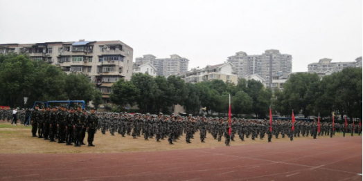 我校2020級新生軍訓結(jié)營儀式暨開學典禮隆重舉行