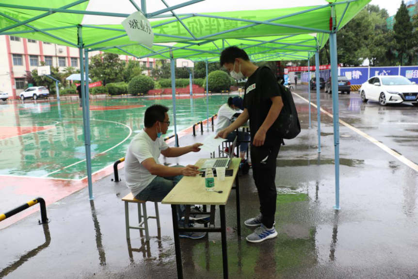 歡迎回家!武漢科技職業學院迎來2020屆首批畢業生返校 歡迎回家!武漢科技職業學院迎來2020屆首批畢業生返校