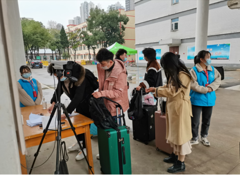 開學啦!師生順利返校 開學啦!師生順利返校