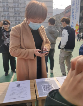 人人都獻出一點愛，人生將變得更美好      ——為黎承航同學募捐