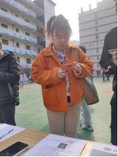 人人都獻出一點愛，人生將變得更美好      ——為黎承航同學募捐