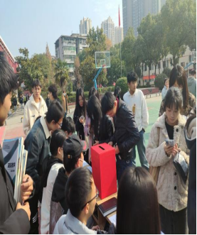 人人都獻出一點愛，人生將變得更美好      ——為黎承航同學募捐